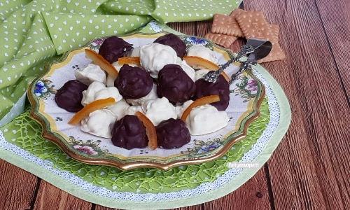 Petits gâteaux de biscuits enrobés de chocolat