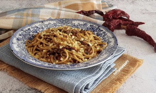 Spaghetti savoureux avec poivron crusco