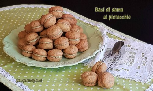Baci di dama à la pistache