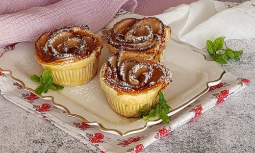 Petites roses aux pommes et pâte feuilletée