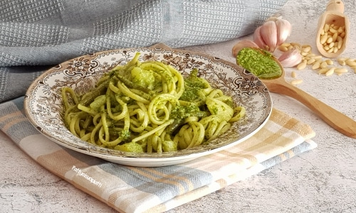Trenette au pesto avec haricots verts et pommes de terre