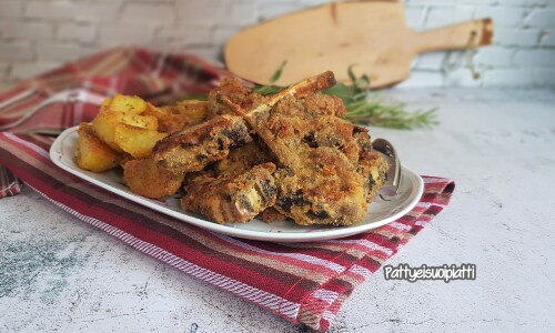 Côtes d’agneau avec pommes de terre au four