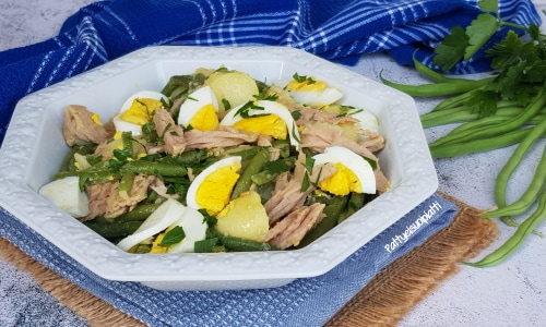 Salade de haricots verts, thon, pommes de terre et œufs