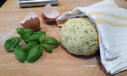 Pâtes fraîches avec pâte au basilic