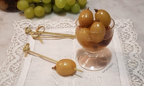 Raisins sous grappa avec épices