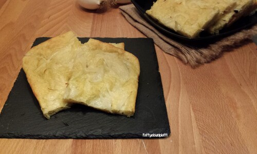 Focaccia de pommes de terre aux oignons