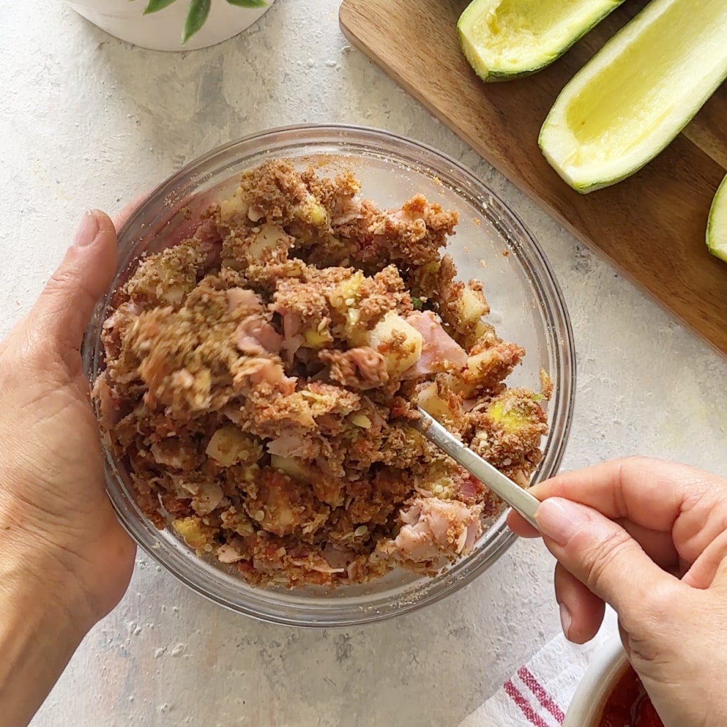 farce avec pain de seigle, jambon et fromage pour faire les courgettes farcies au micro-ondes