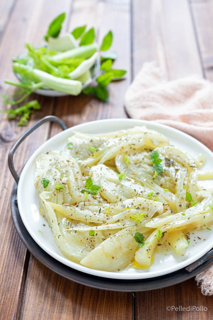 fenouils aux herbes dans le multicooker