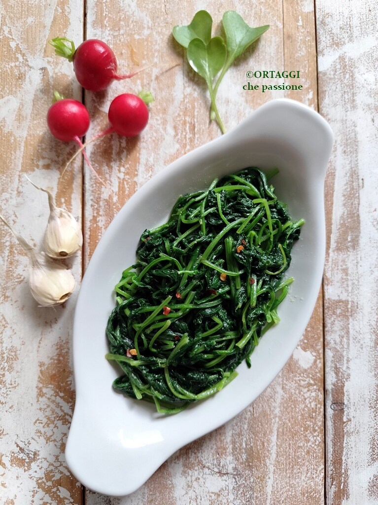 feuilles de radis à la poêle sautées ou bouillies