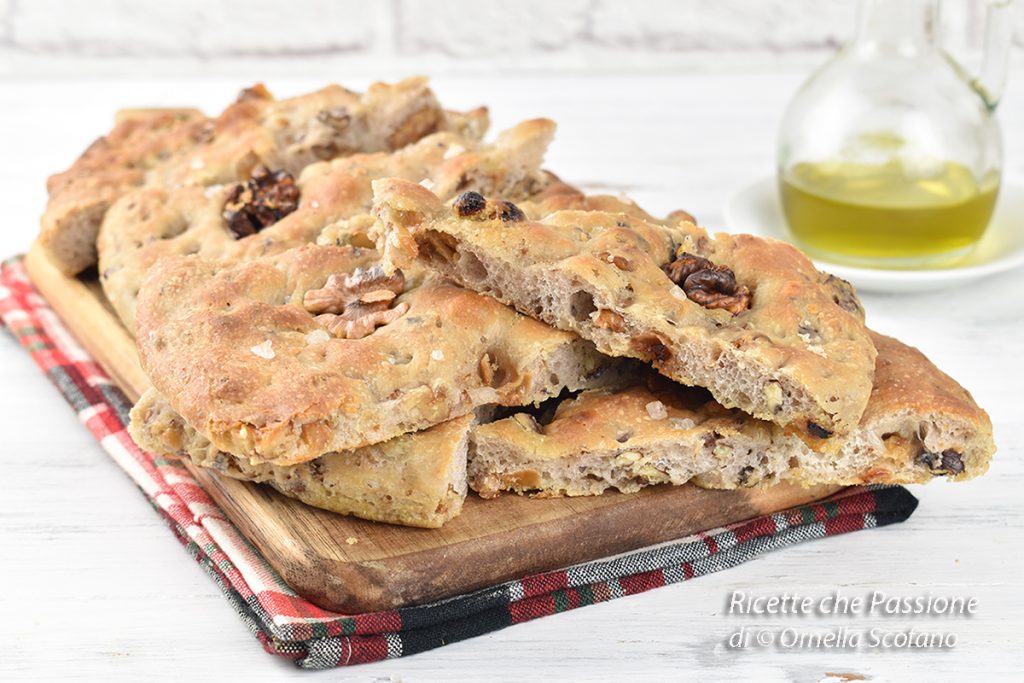 recette focaccia aux noix et raisins secs