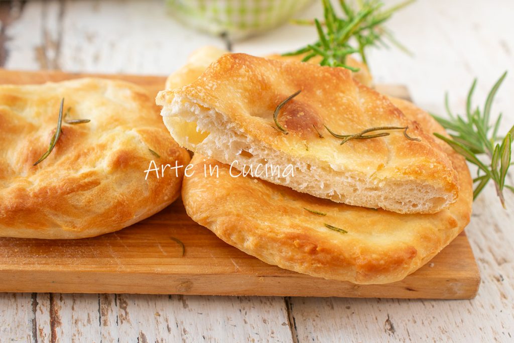FOCACCINES avec POMMES DE TERRE dans la pâte
