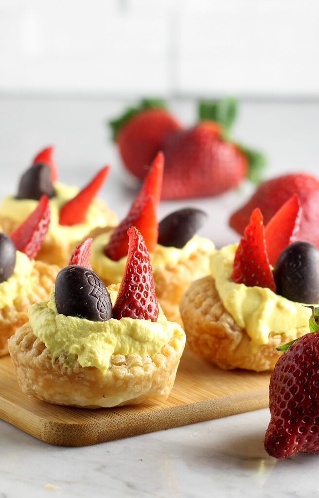 Paniers de pâte feuilletée avec crème au curcuma