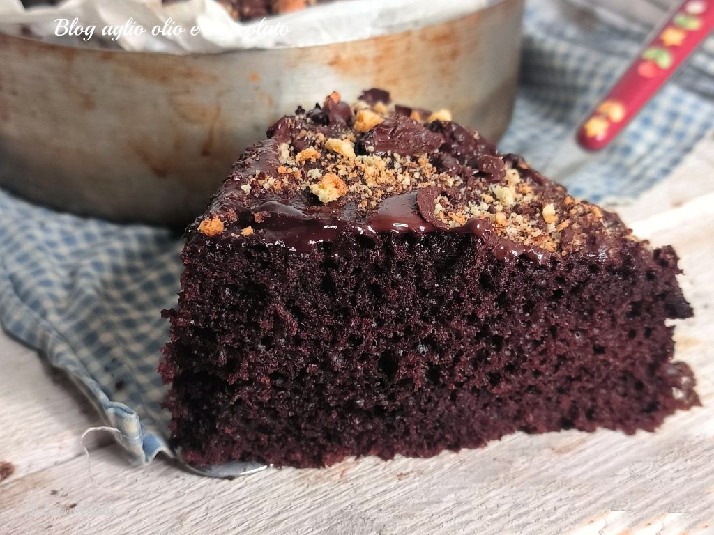 Gâteau au chocolat sans batteurs mélangez tout dans un bol moelleux et humide vous conquérirez tous, un dessert au chocolat qui vous fait commencer la journée en beauté