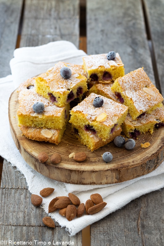 GÂTEAU AUX AMANDES ET MYRTILLES
