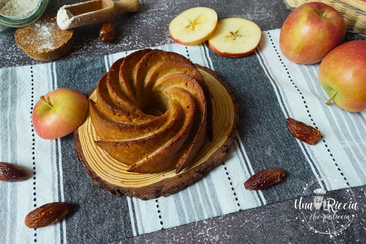 Gâteau aux pommes et aux dattes avec farine complète sans sucres ajoutés