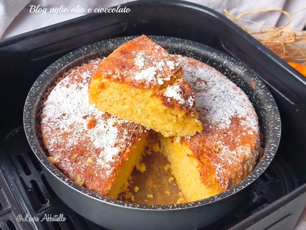 Gâteau à l'orange sans balance 5 minutes tout dans un bol cuit dans une friteuse à air, on mélange tout dans un bol puis on cuit dans la friteuse à air et il en sortira un gâteau fantastique!