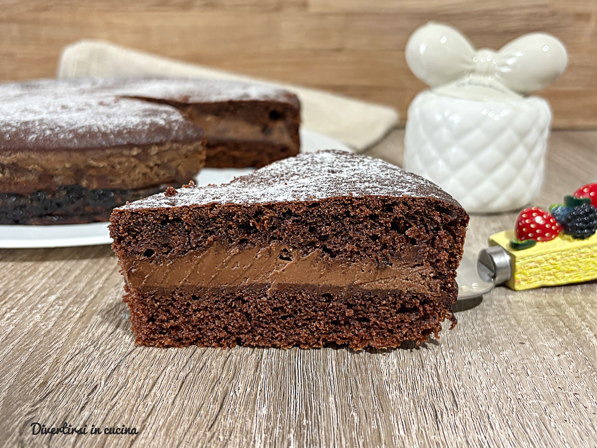 Gâteau au cacao avec cœur fondant au chocolat