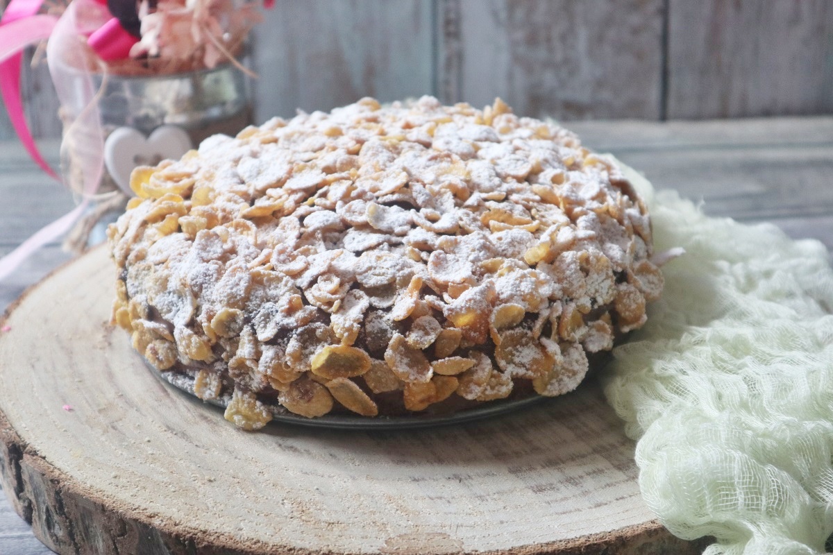 Gâteau gourmand avec corn flakes et chocolat