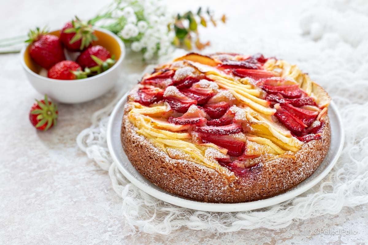 Gâteau aux pommes et fraises