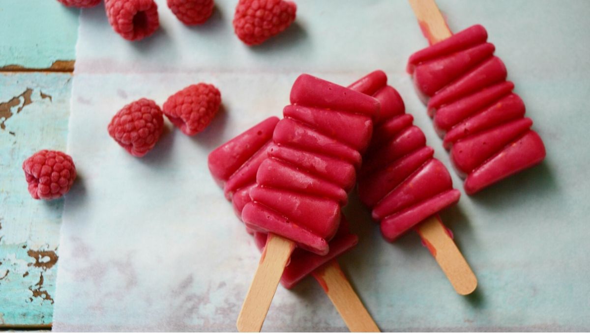 Glaces au yaourt et aux framboises