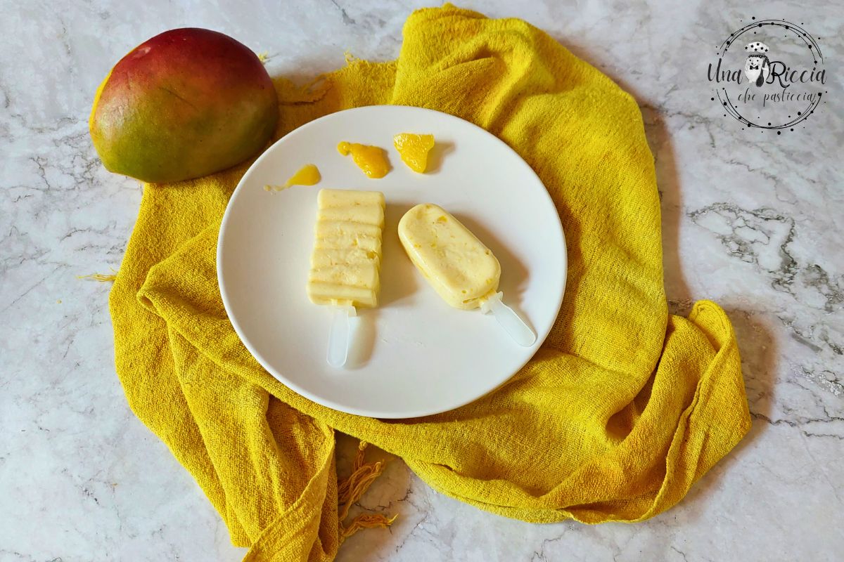 Glace au yaourt et à la mangue avec 3 ingrédients