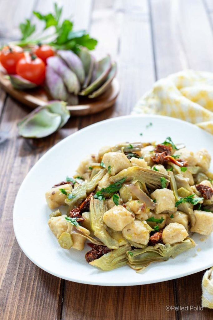 gnocchis de pois chiches avec artichauts et tomates séchées