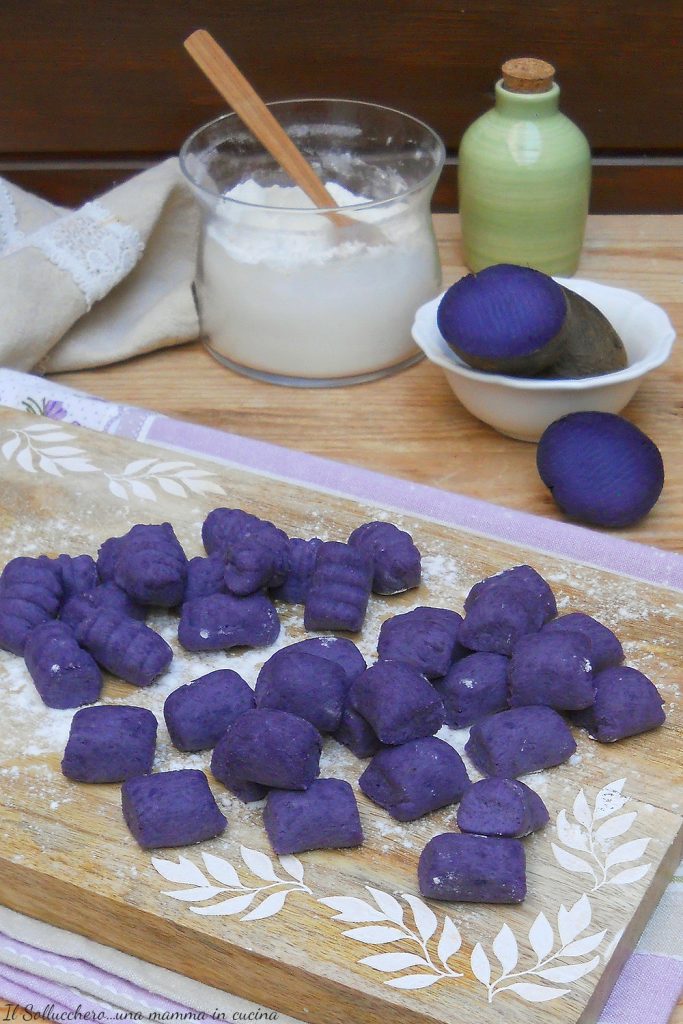 gnocchis de pommes de terre violettes vert