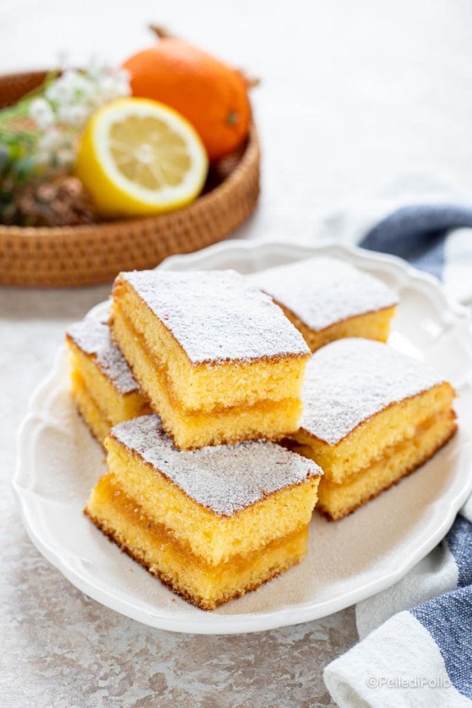 goûters moelleux garnis de confiture