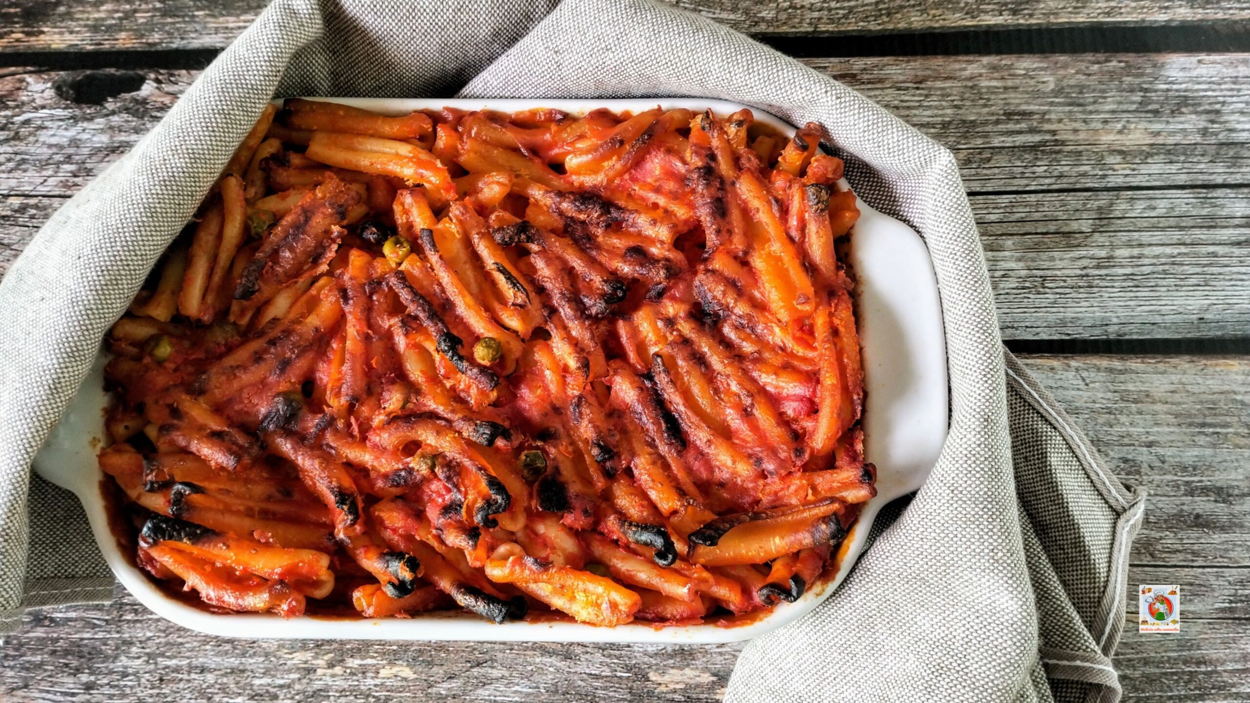 Gratin de pâtes avec jambon cuit et petits pois : un plat principal crémeux et savoureux