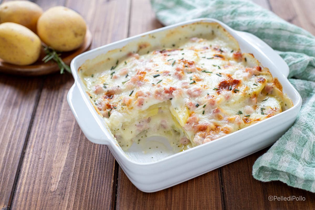 Gratin de pommes de terre avec jambon et provola