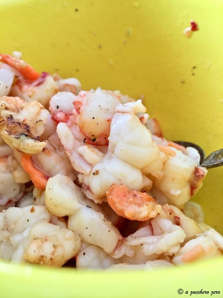 grosses crevettes grillées en morceaux