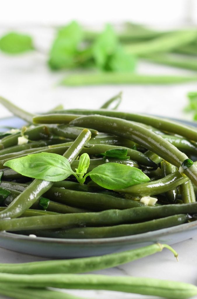 Salade de haricots verts à l'ail et au basilic