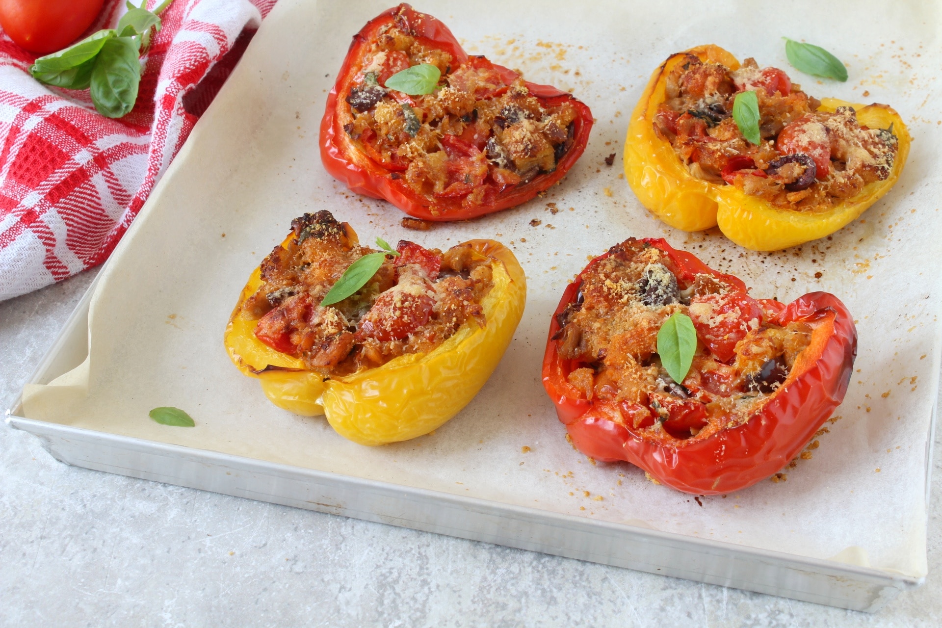 POIVRONS FARCIS AU THON AU FOUR