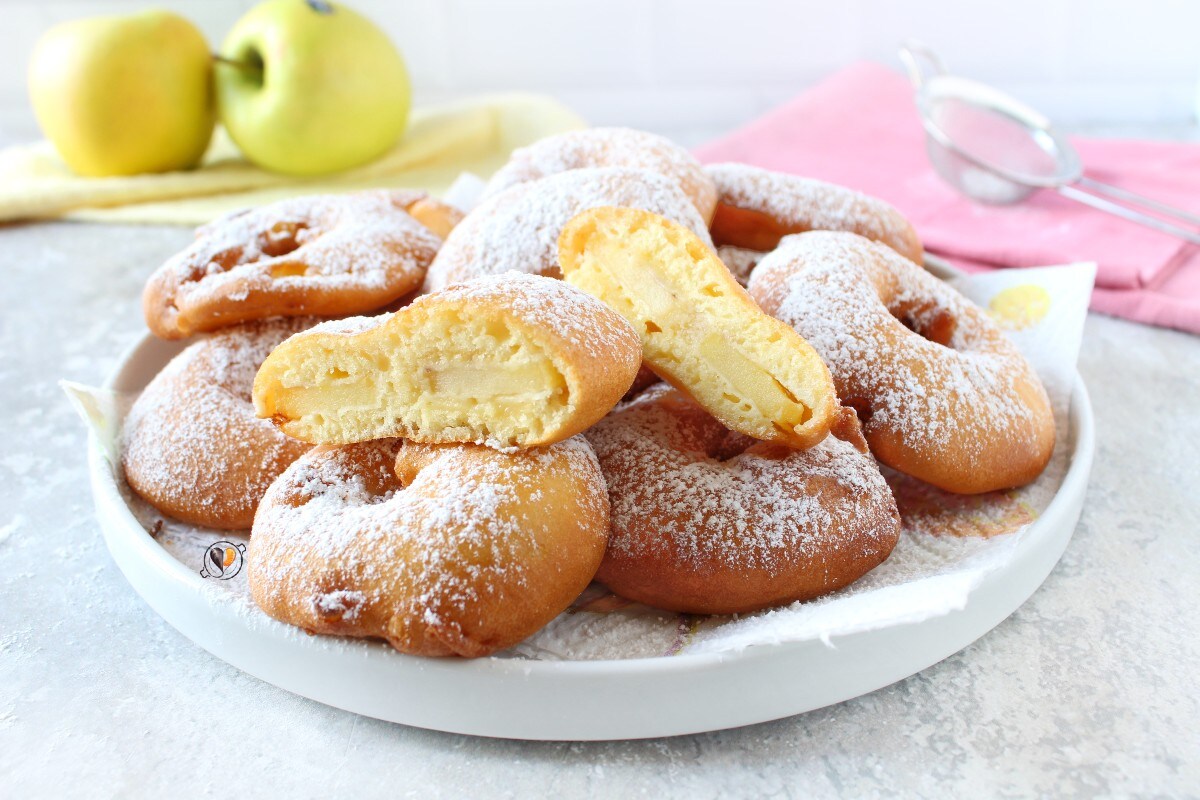 BEIGNETS AUX POMMES MOELLEUX