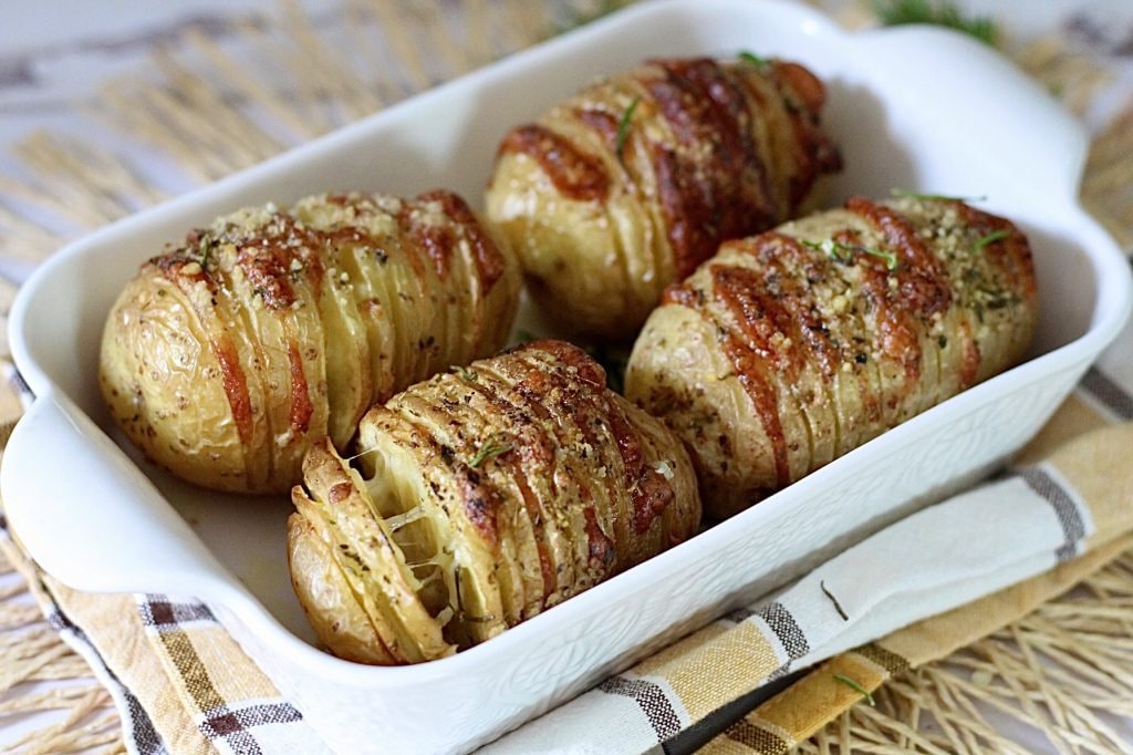 Pommes de terre en accordéon à la friteuse à air, avec cœur fondant