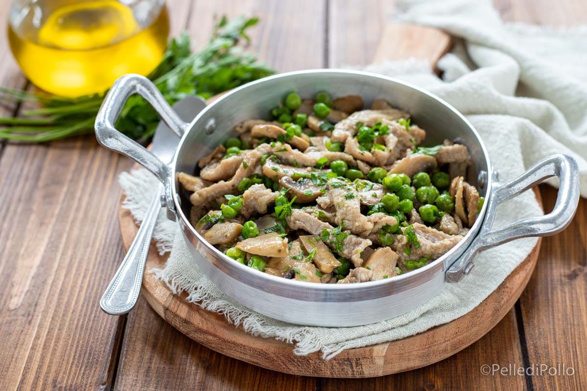 Lanières de veau avec champignons et petits pois