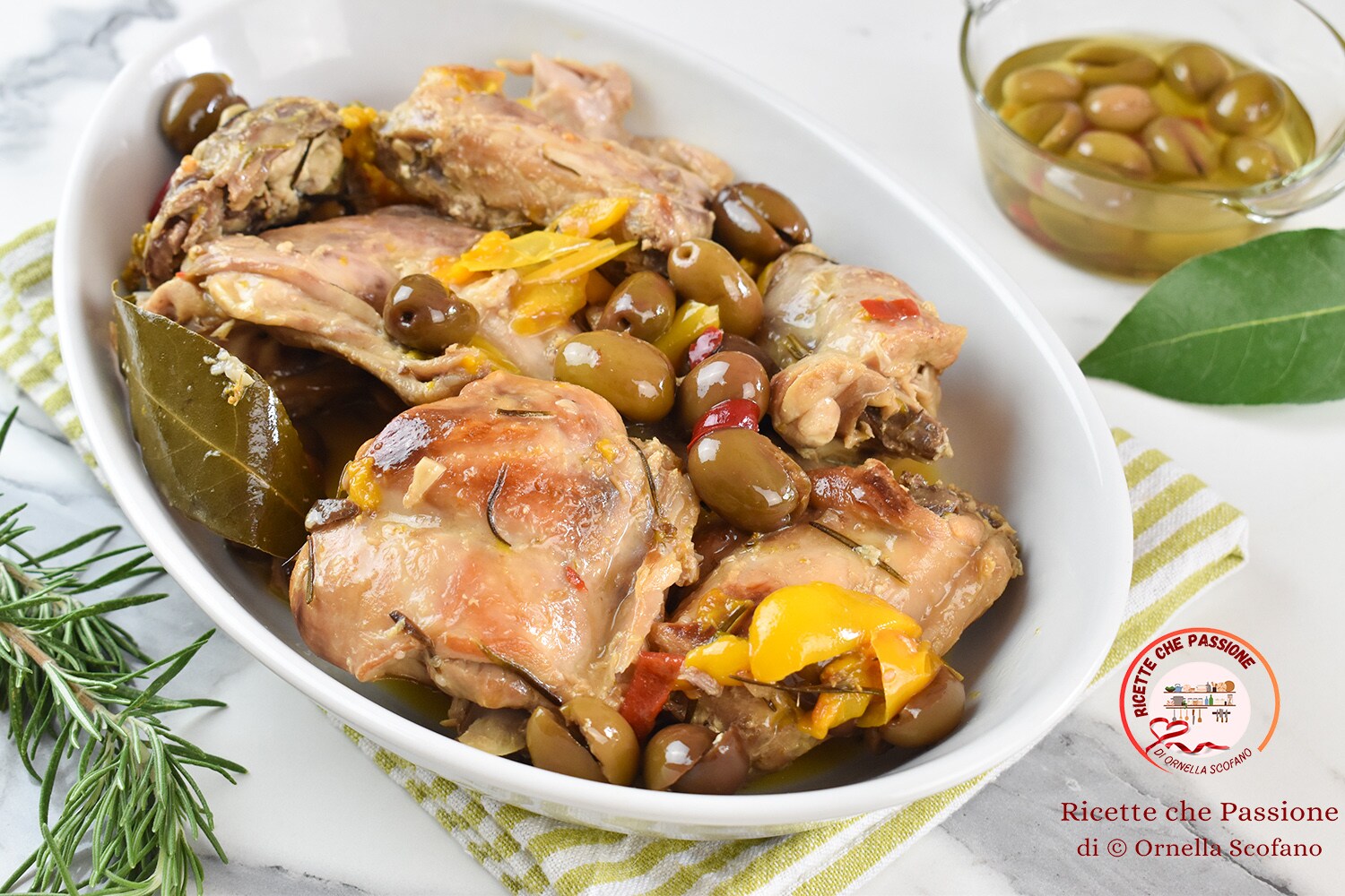 Lapin à la poêle avec poivrons et olives