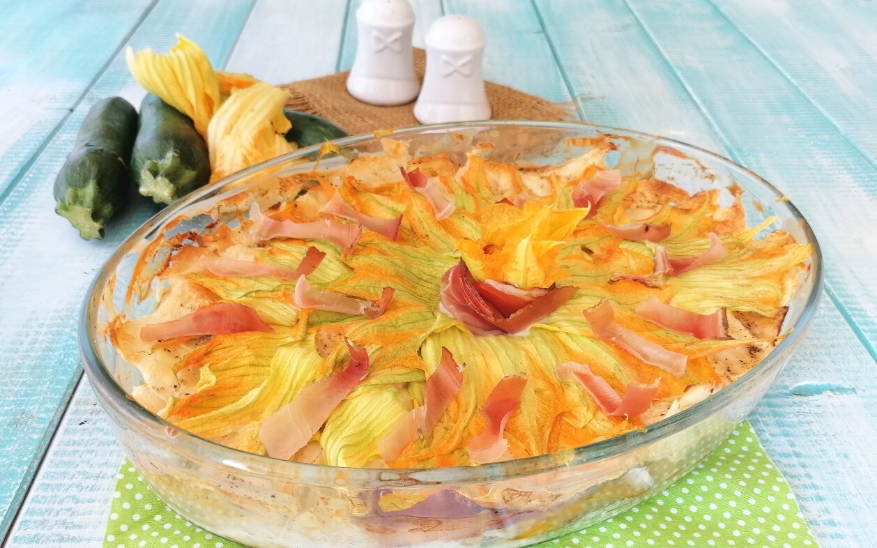 LASAGNES DE PAIN CARASAU AUX FLEURS DE COURGETTE ET SPECK