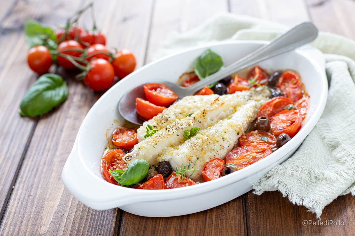 Lotte avec tomates cerises et olives