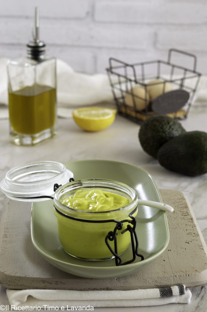 mayonnaise d'avocat avec œufs durs