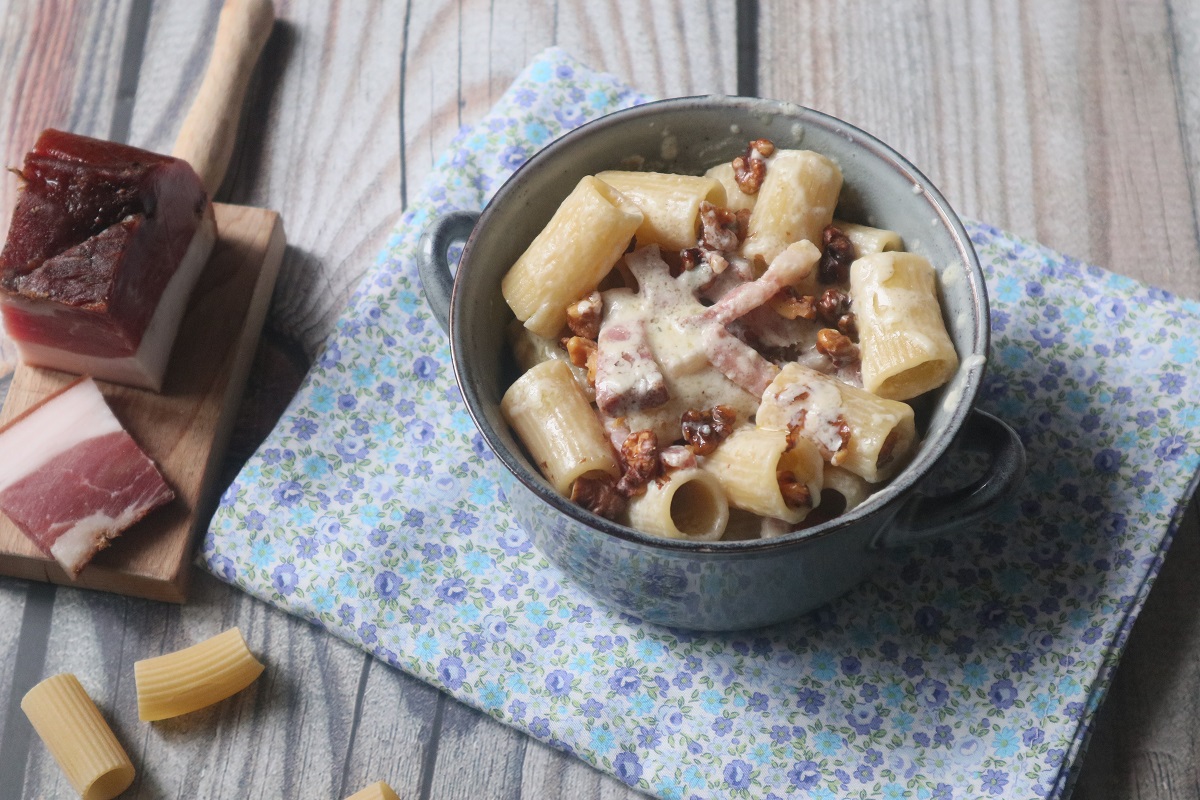 Mezzemaniche speck gorgonzola et noix