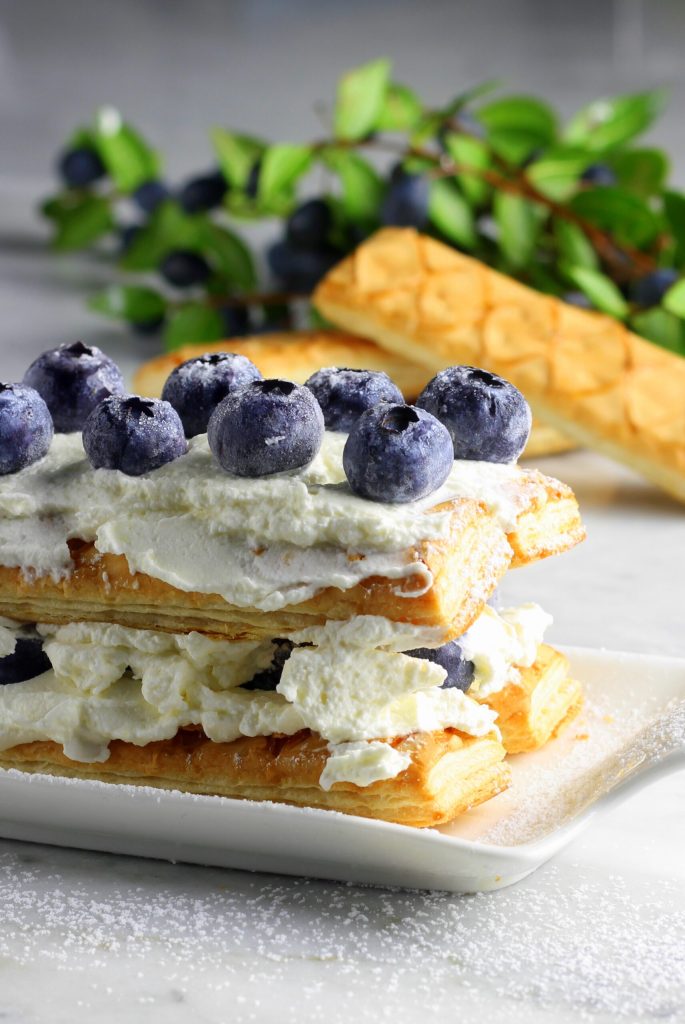 Feuilletés à la crème de citron et myrtilles