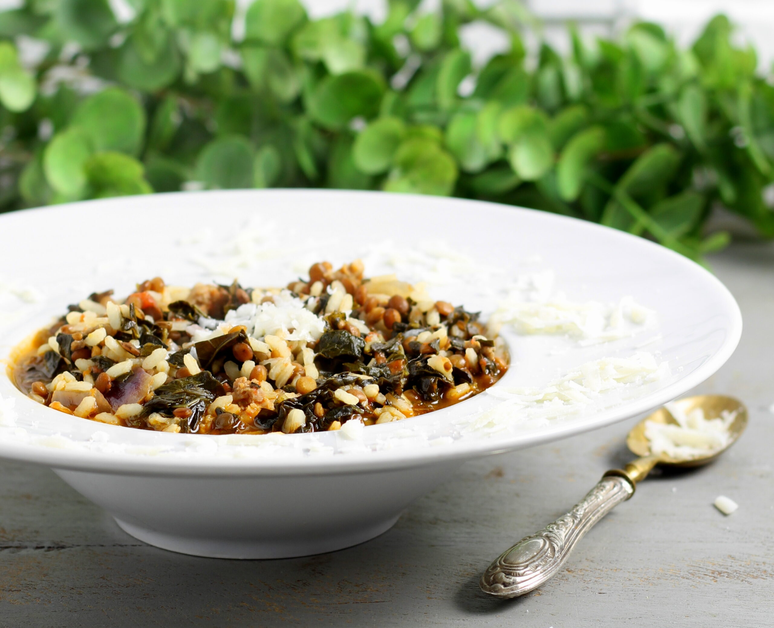 Soupe de chou, lentilles et saucisse