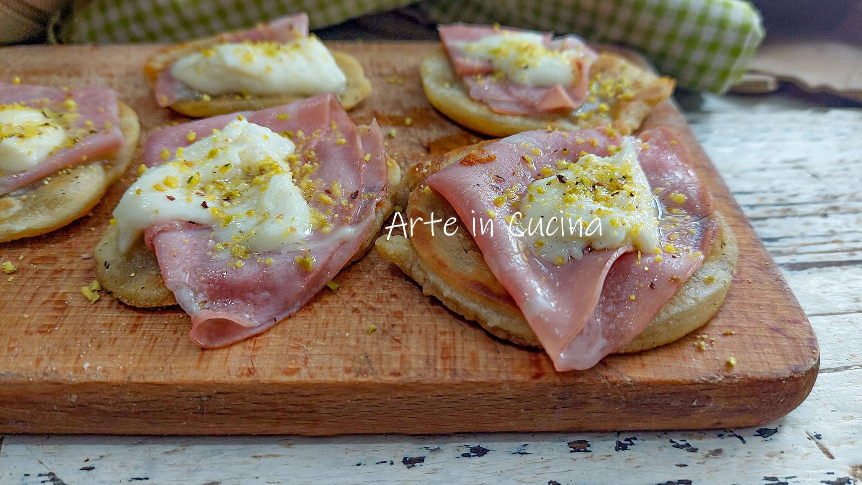 PIZZETTES MORTADELLE et PROVOLA à la poêle