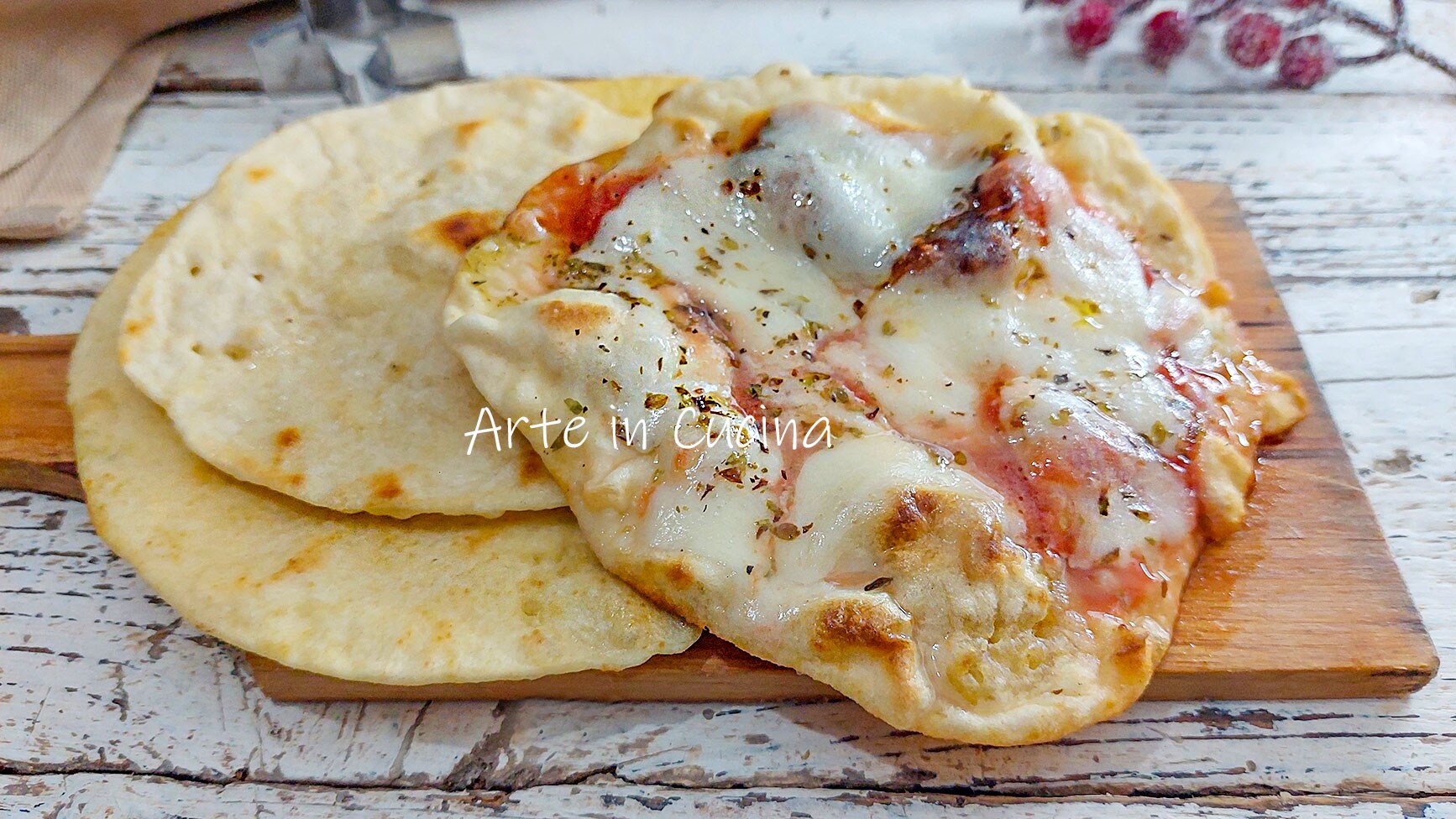 PETITES PIZZAS de PAIN TOMATE et MOZZARELLA