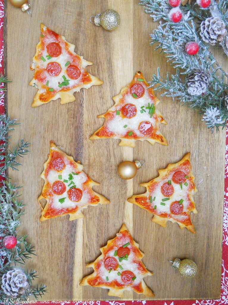 mini-pizzas en forme de sapin de Noël vert