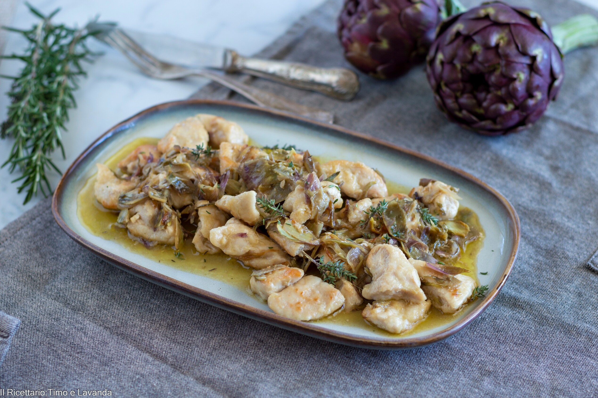 Morceaux de poulet aux artichauts