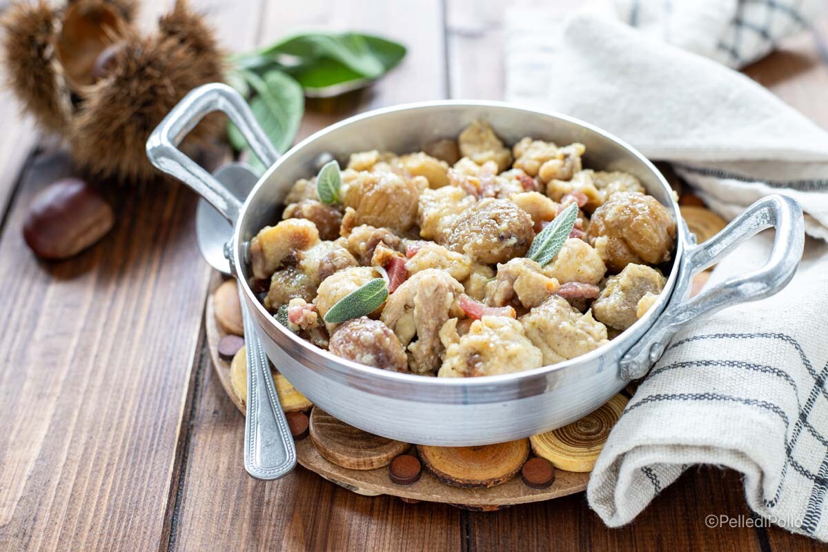 Morceaux de poulet aux châtaignes et speck