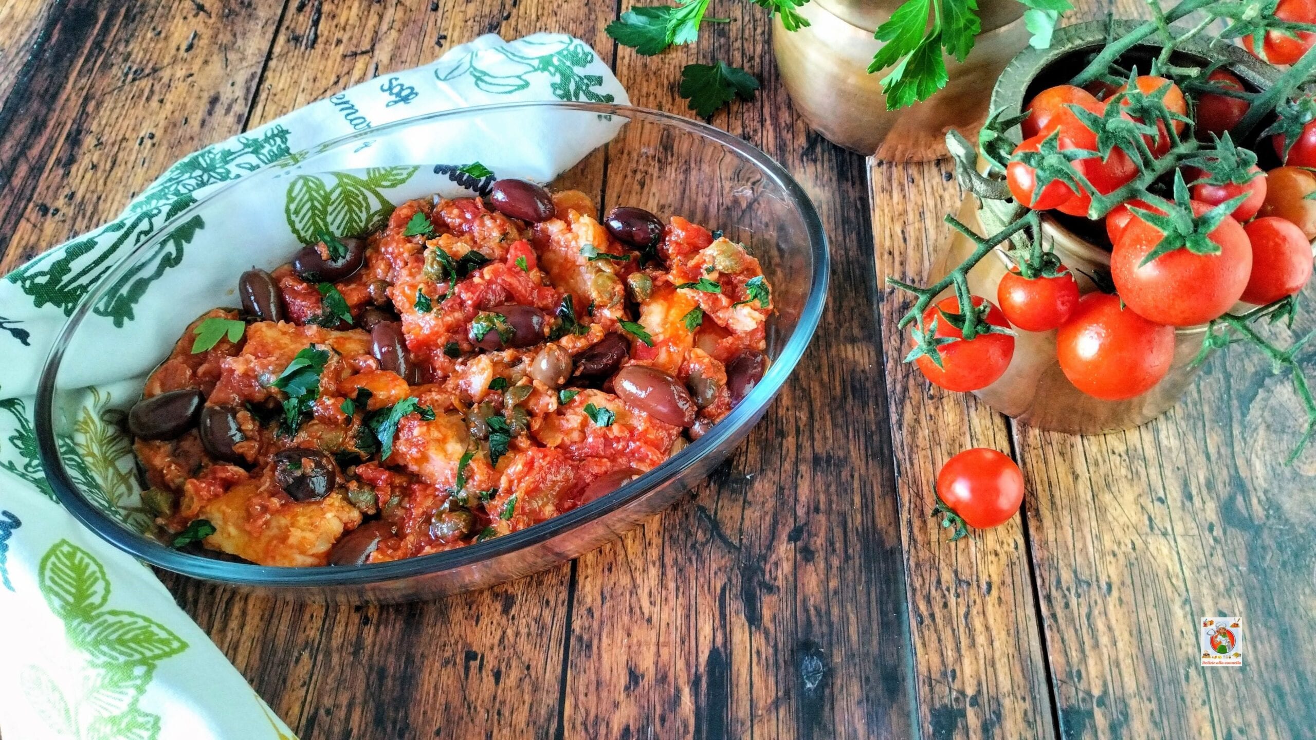 Morue avec tomates, olives et câpres, le second plat de mer au goût harmonieux