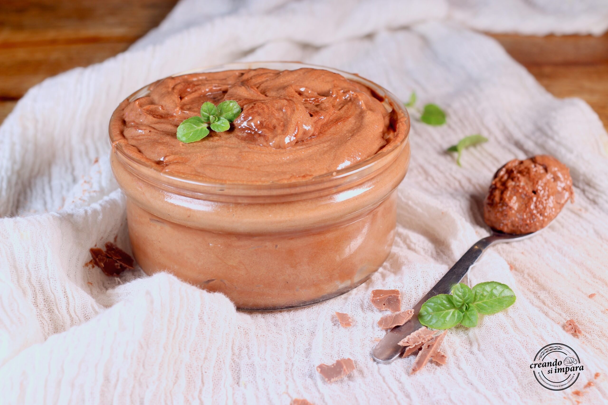 Mousse au chocolat avec pâte à bombe